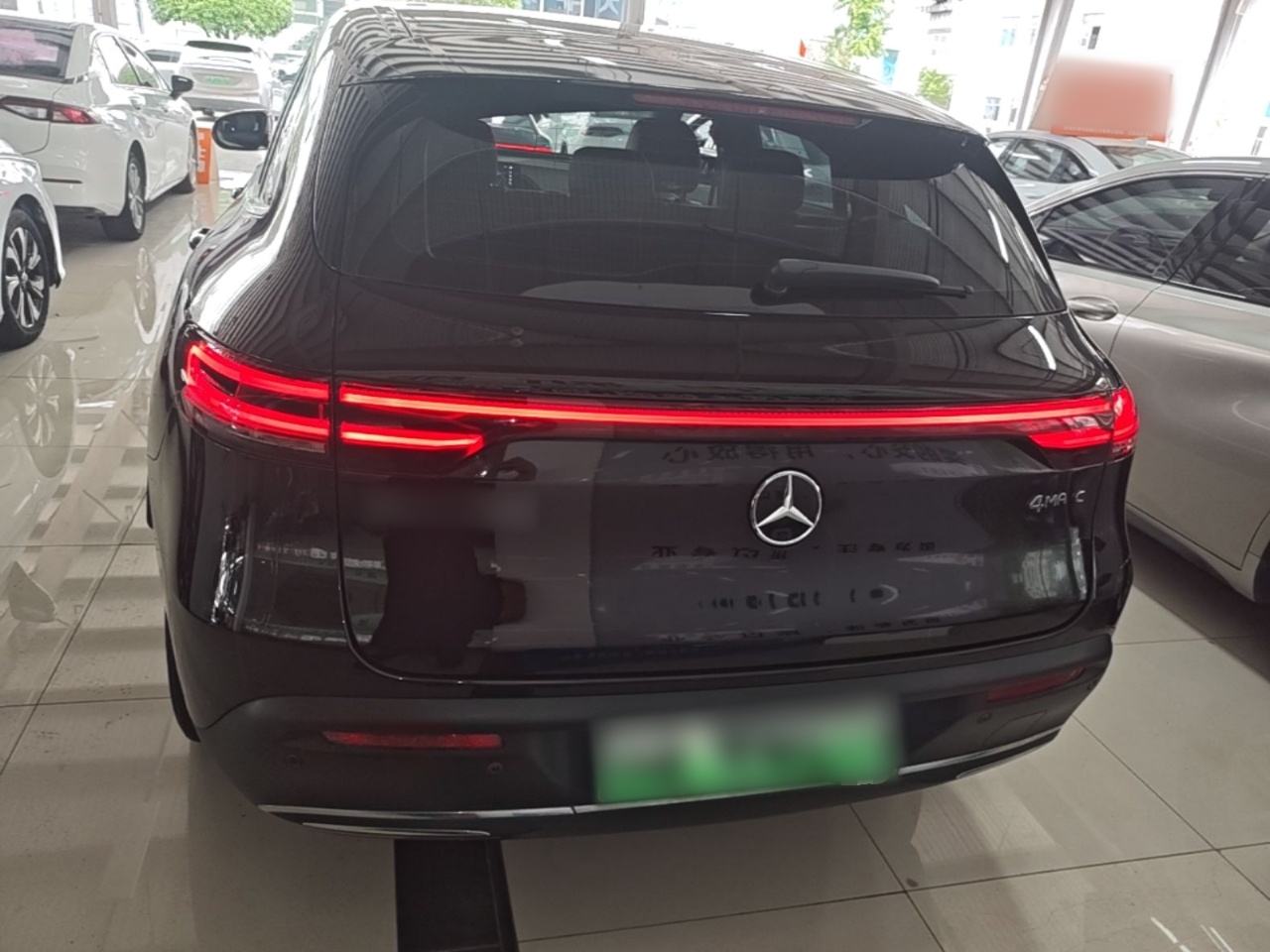 Mercedes-Benz EQC - фото 2