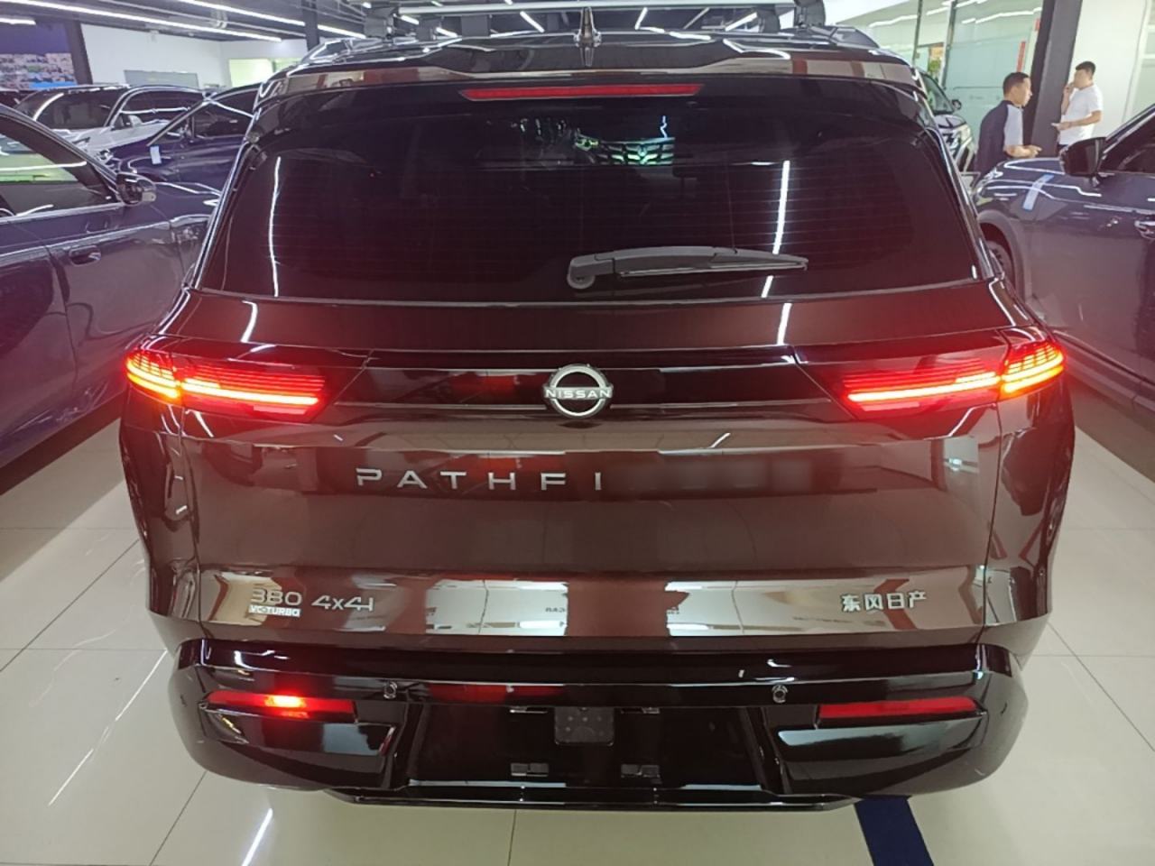 Nissan Pathfinder - фото 4