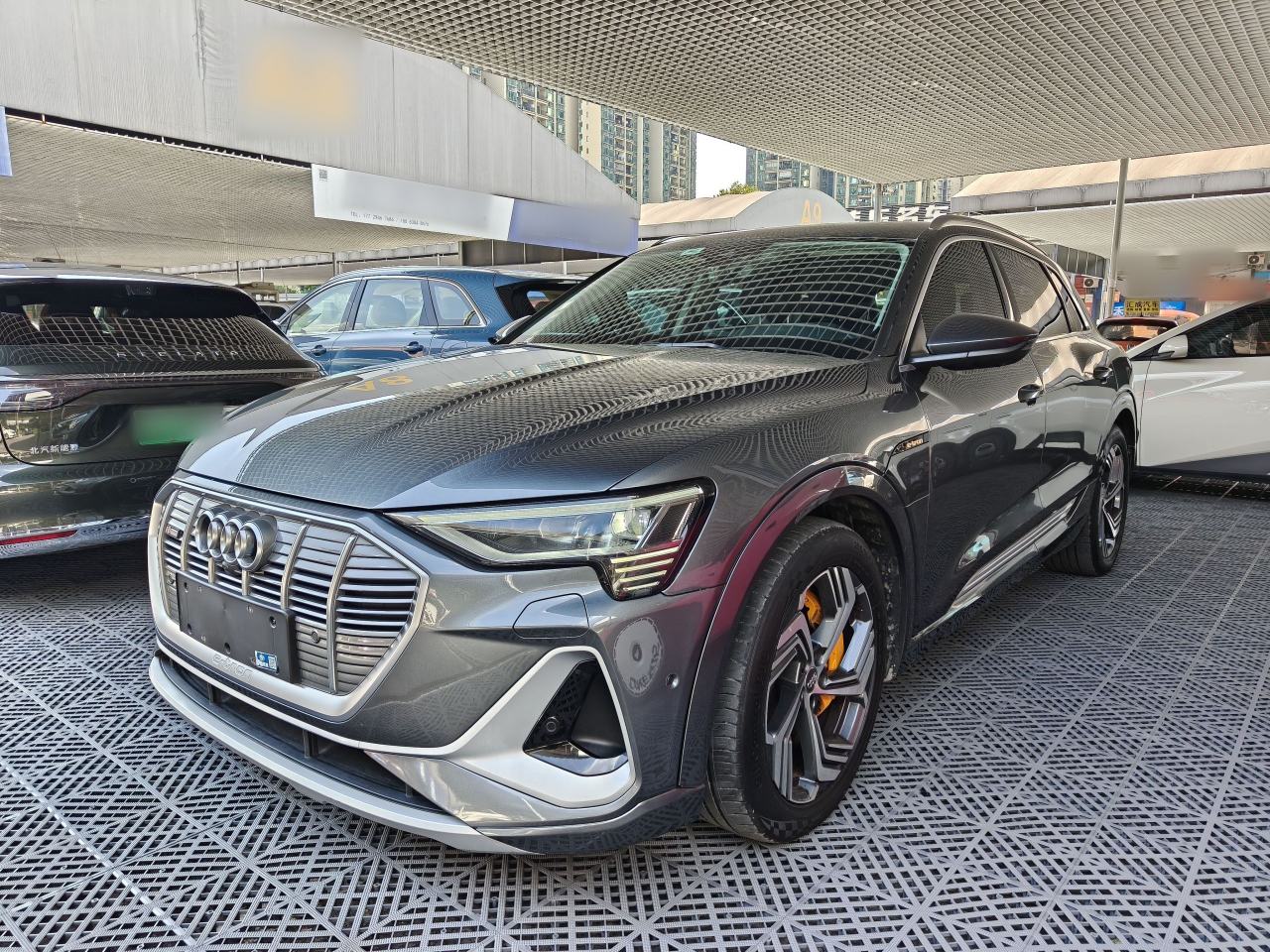 Audi e-tron - фото 0