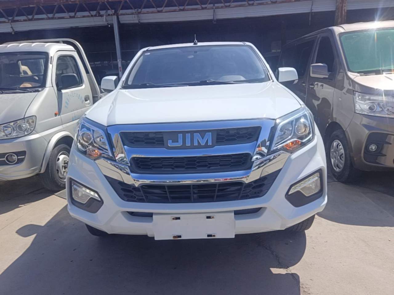 Isuzu Vigus - фото 1