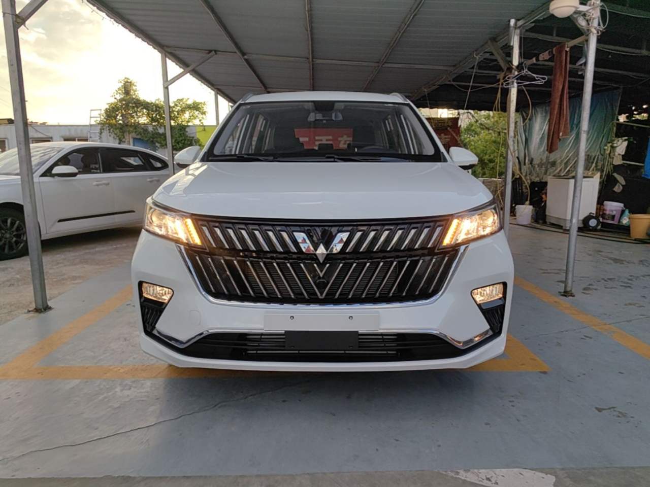 Wuling Jiachen - фото 1