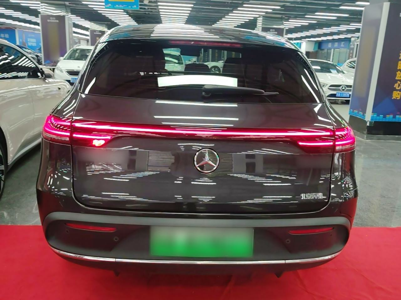 Mercedes-Benz EQC - фото 2