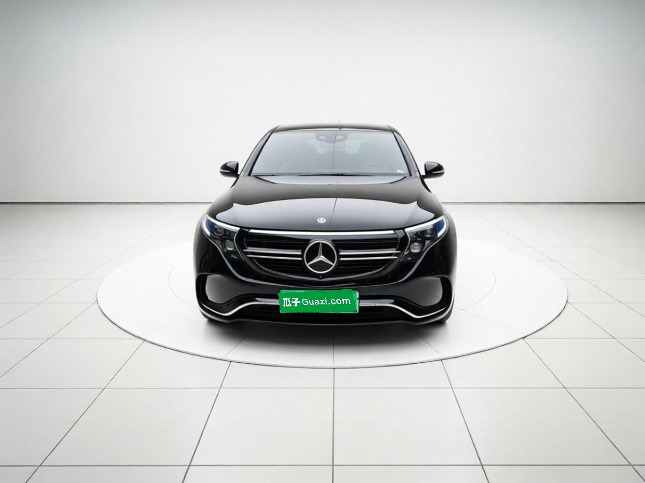 Mercedes-Benz EQC - фото 1
