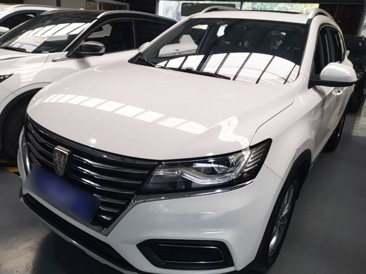 Roewe RX5 - фото 0