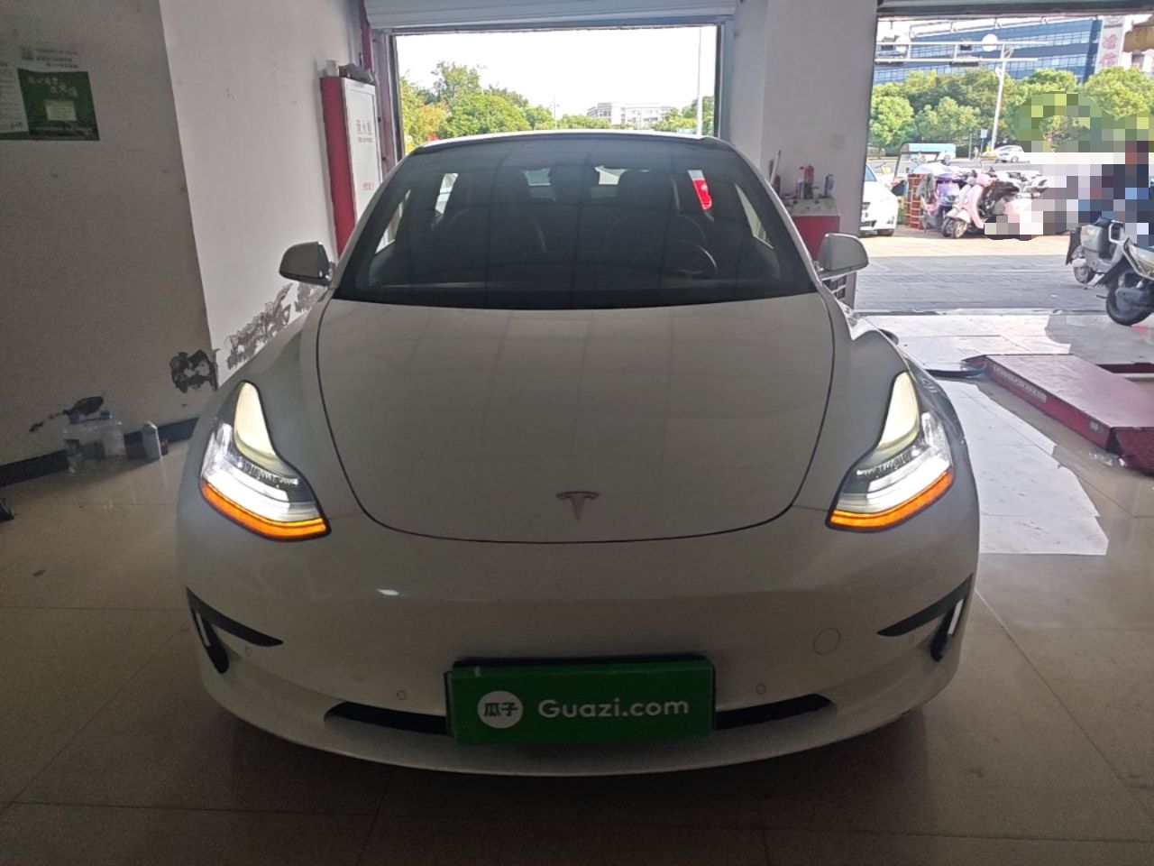 Tesla Model 3 (Import) - фото 1