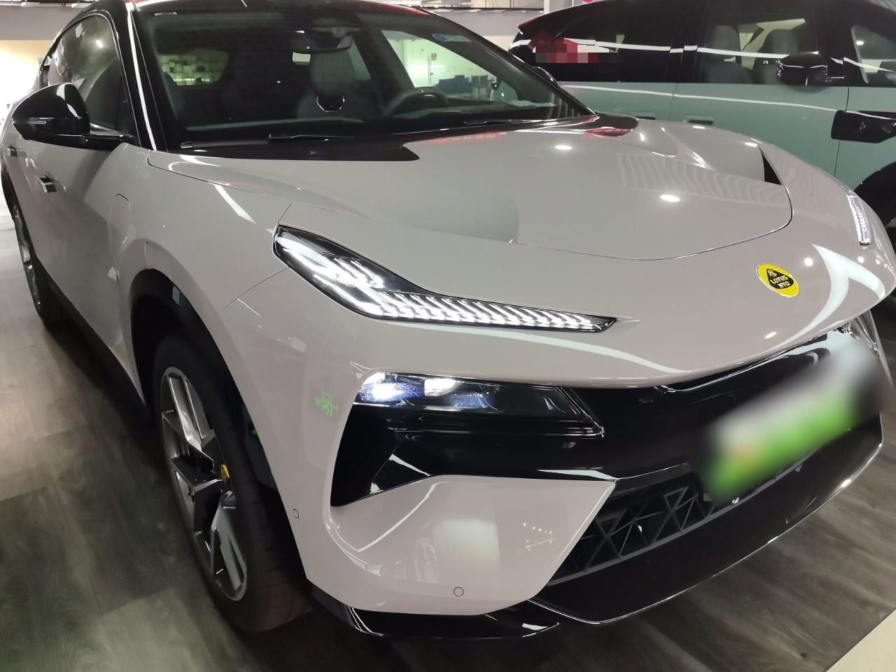 Lotus Eletre - фото 1