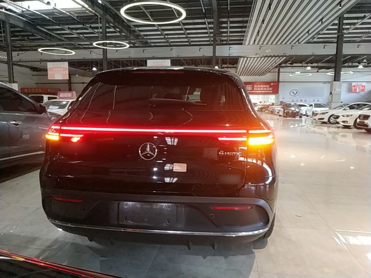 Mercedes-Benz EQC - фото 2