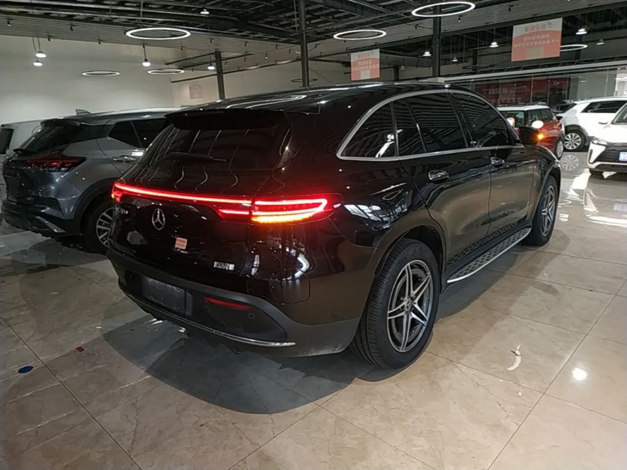 Mercedes-Benz EQC - фото 3