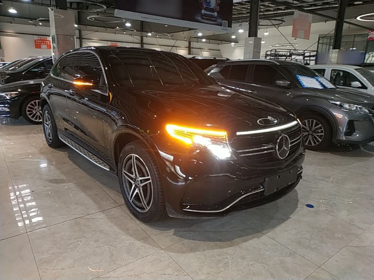 Mercedes-Benz EQC - фото 4