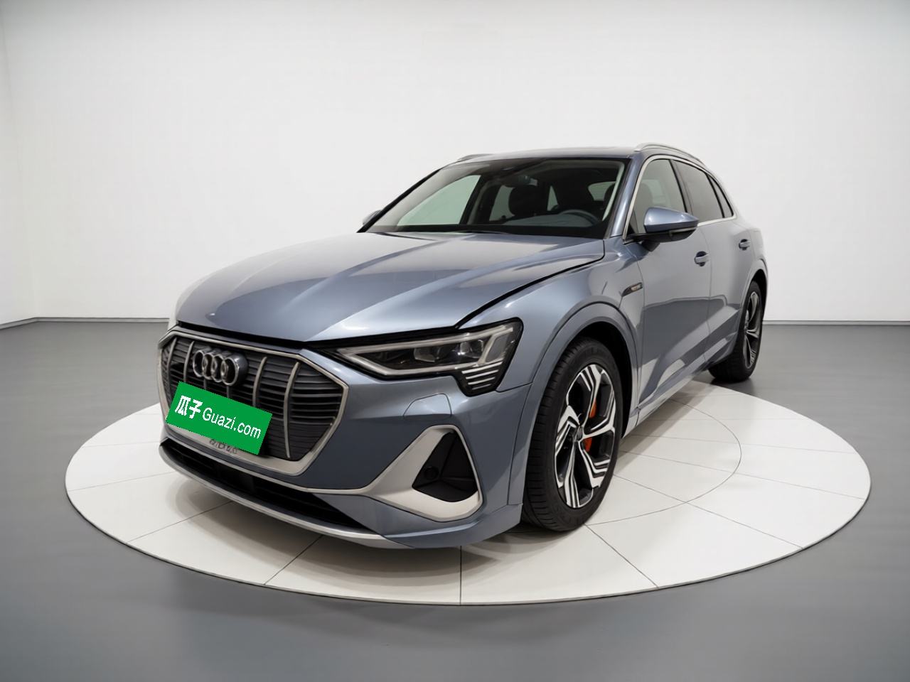 Audi e-tron - фото 0