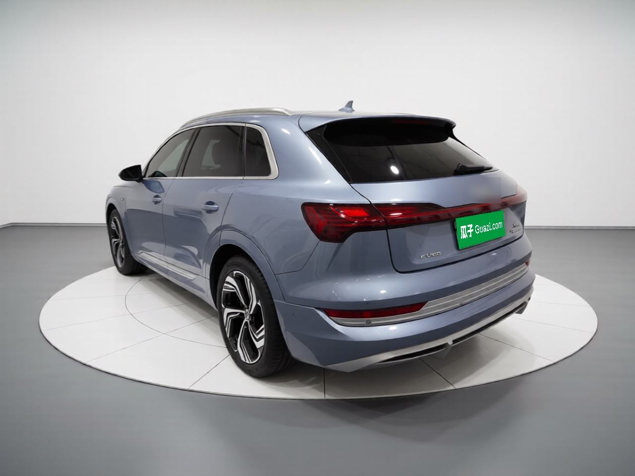Audi e-tron - фото 3