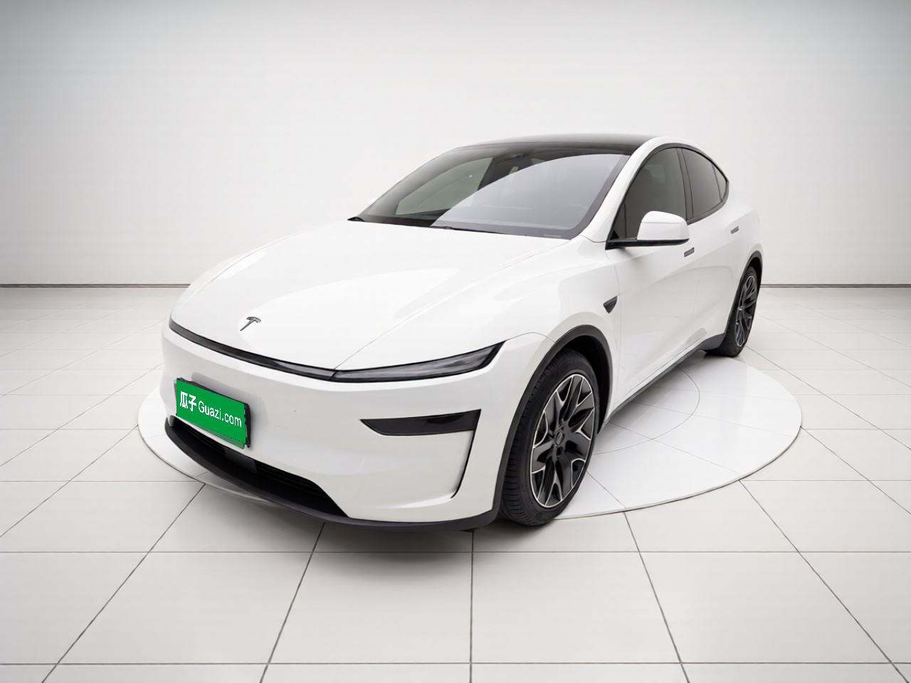 Tesla Model Y L - фото 0