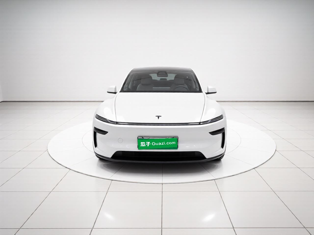 Tesla Model Y L - фото 1