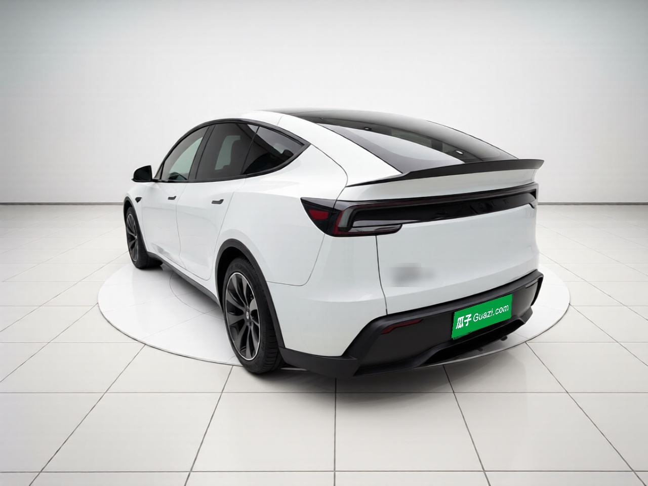 Tesla Model Y L - фото 3
