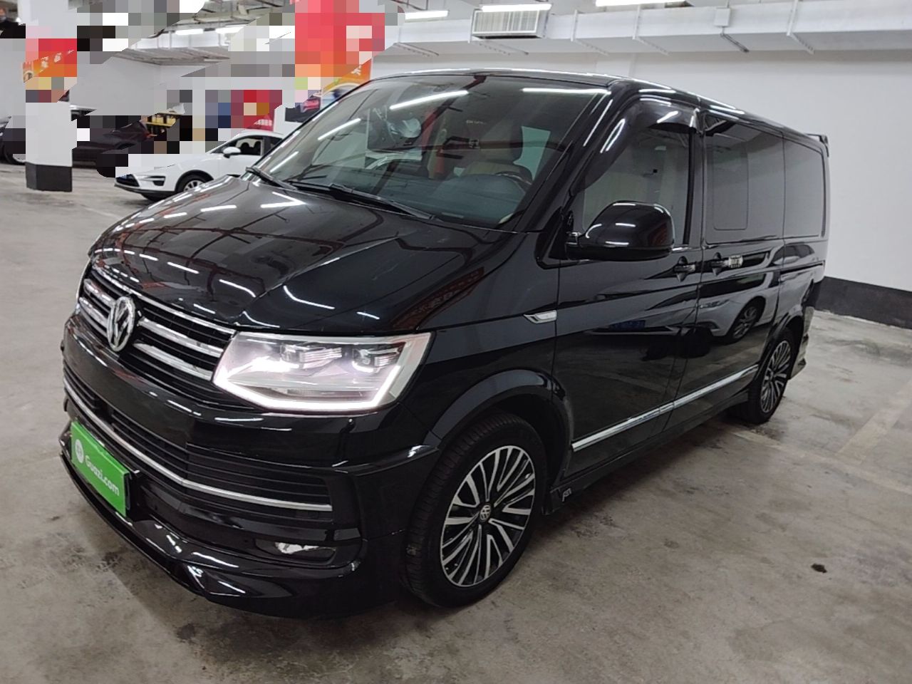 Volkswagen Multivan - фото 0