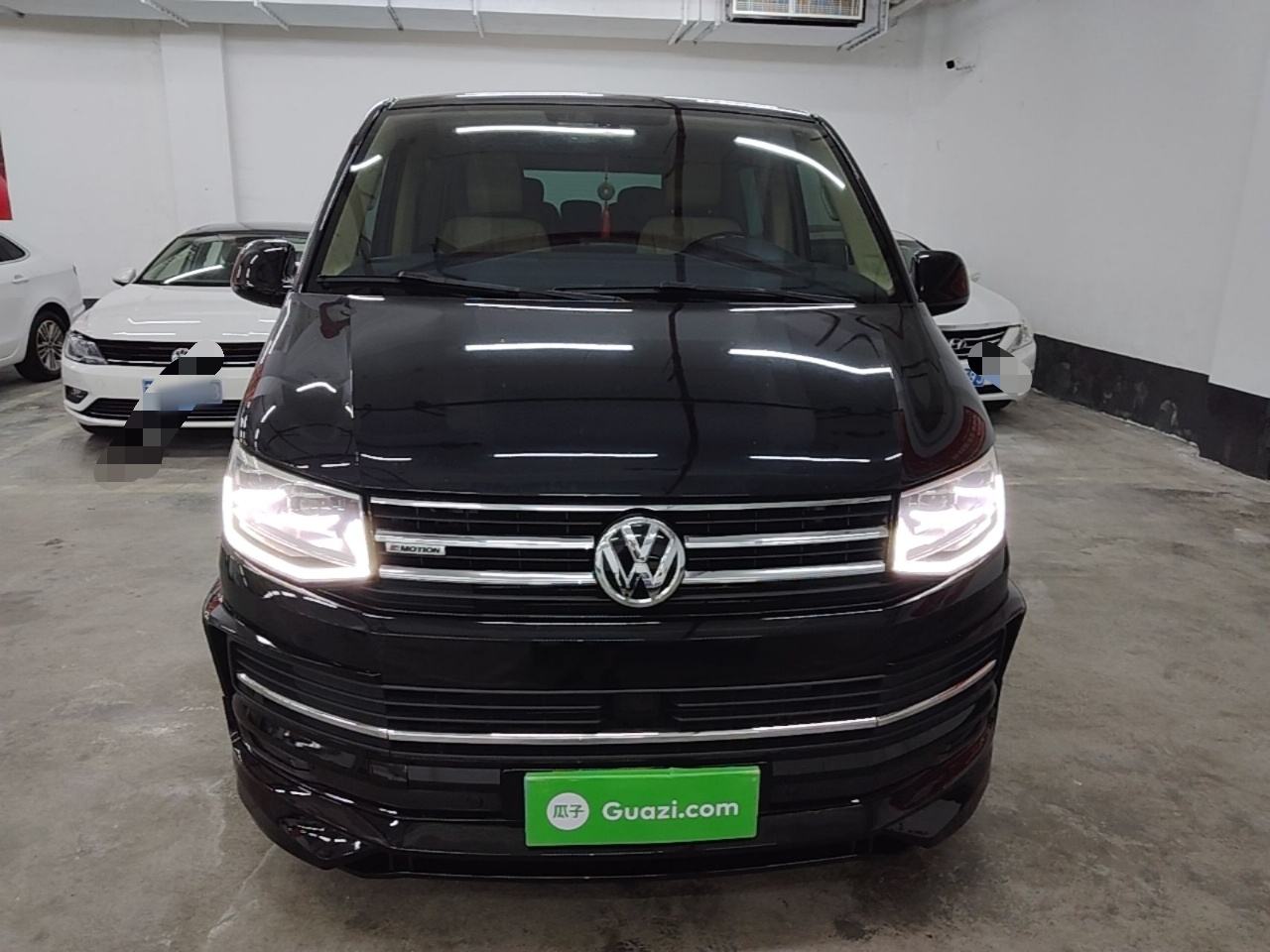 Volkswagen Multivan - фото 1
