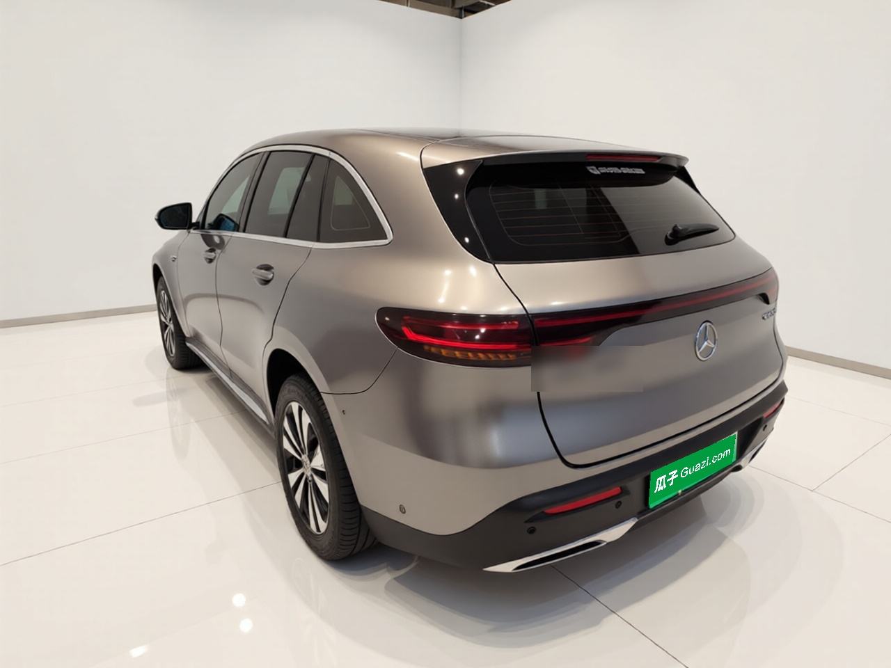 Mercedes-Benz EQC - фото 3