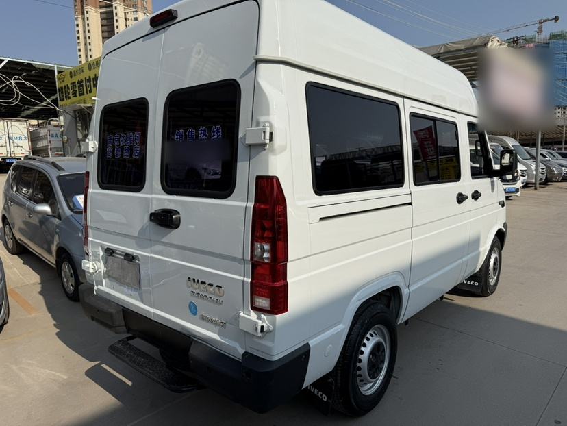 Iveco Daily - фото 1