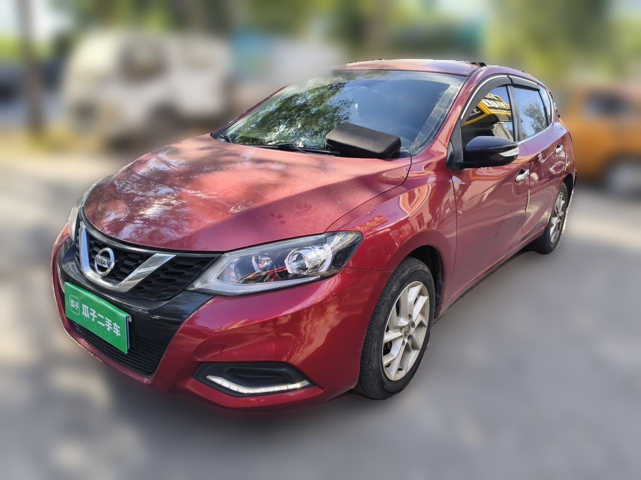 Nissan Tiida - фото 0