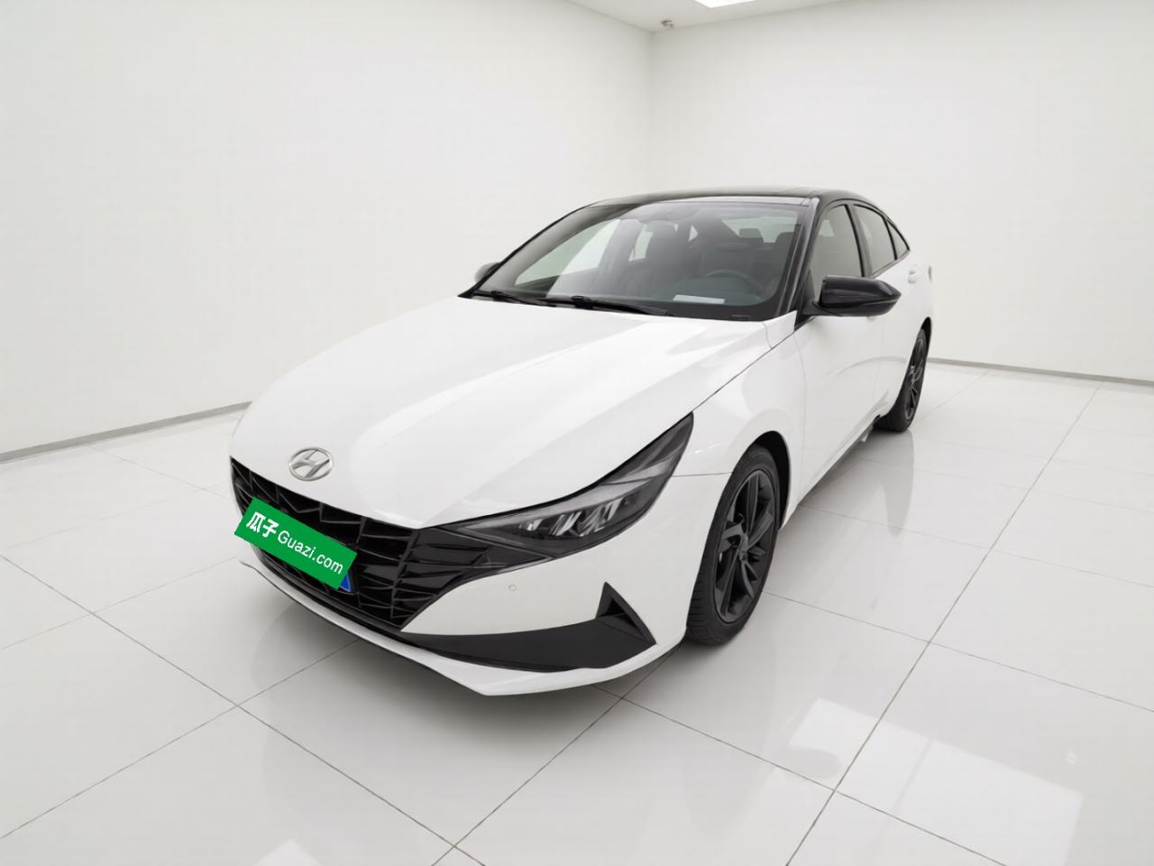 Hyundai Elantra - фото 0