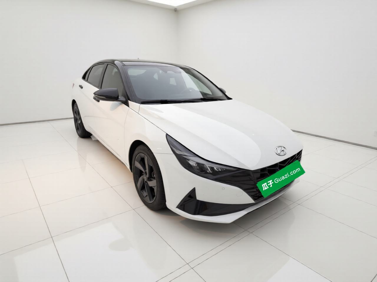 Hyundai Elantra - фото 1