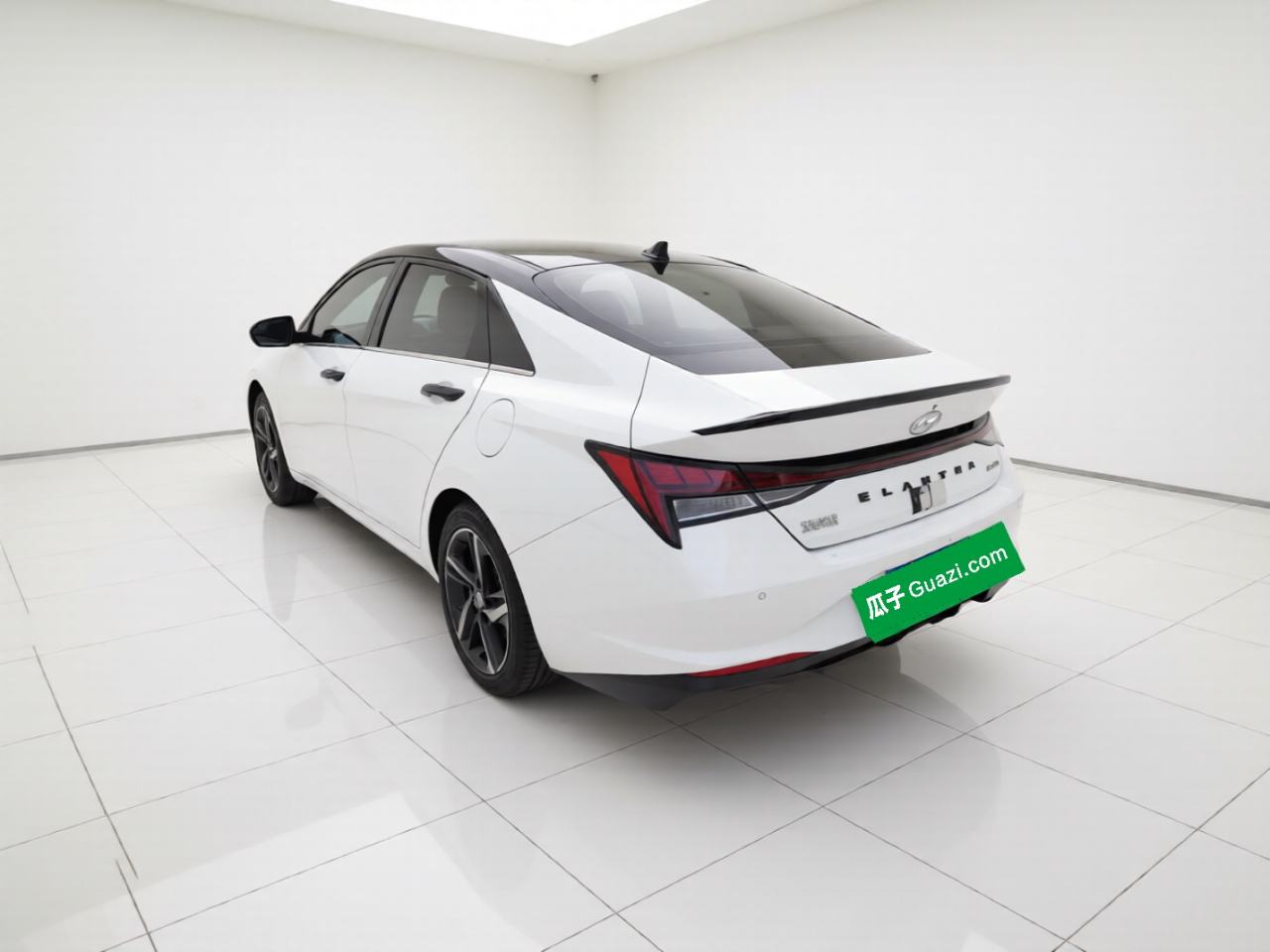 Hyundai Elantra - фото 2