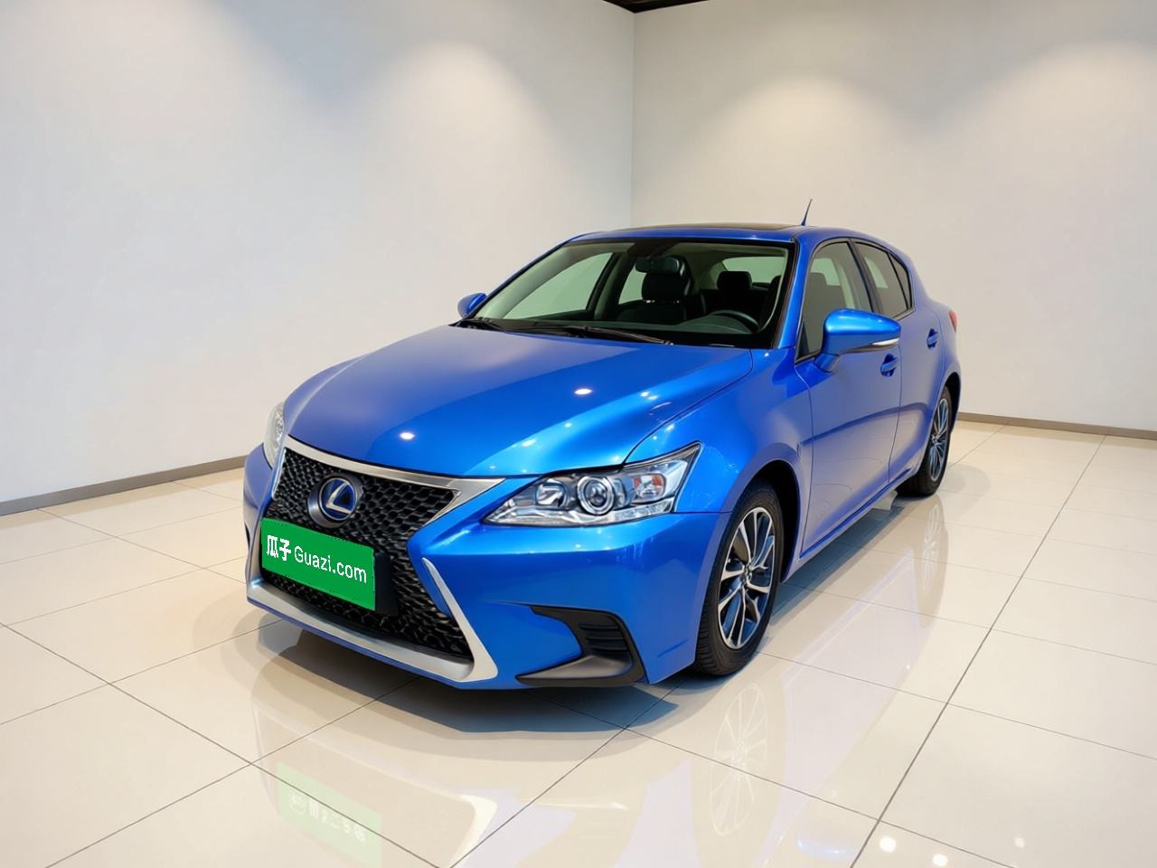 Lexus CT - фото 0