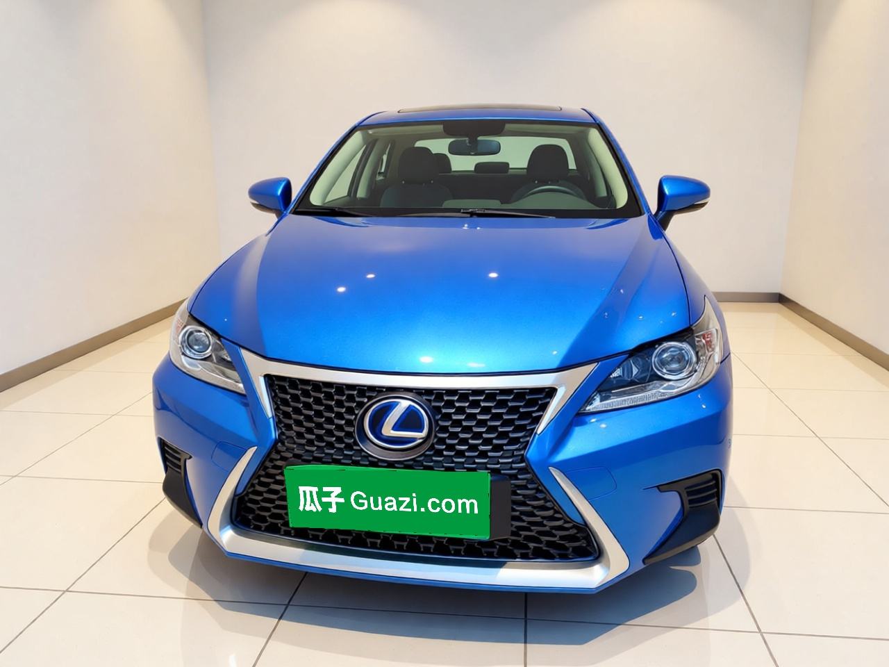 Lexus CT - фото 1