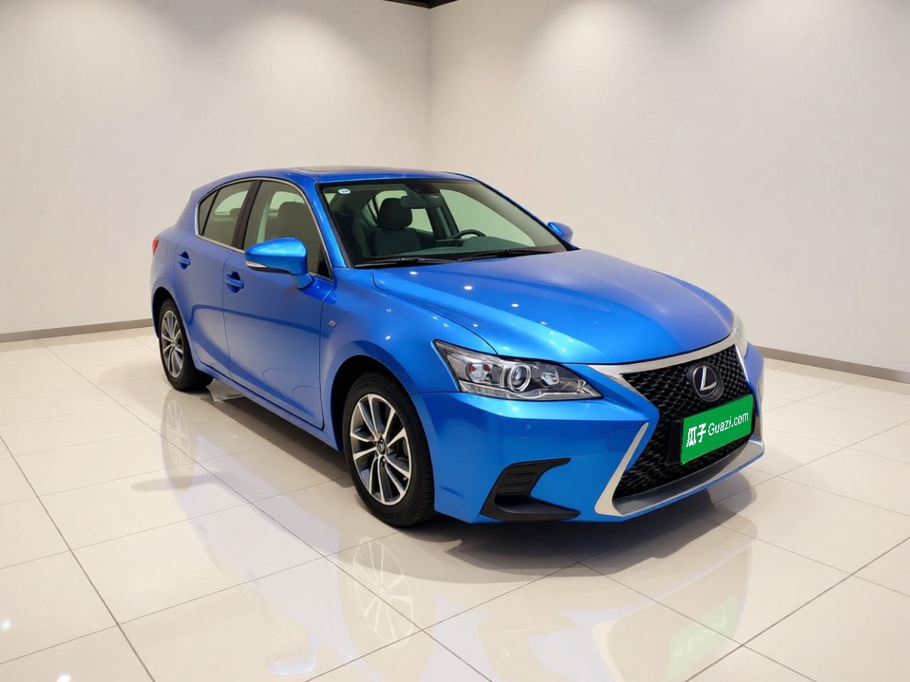 Lexus CT - фото 2