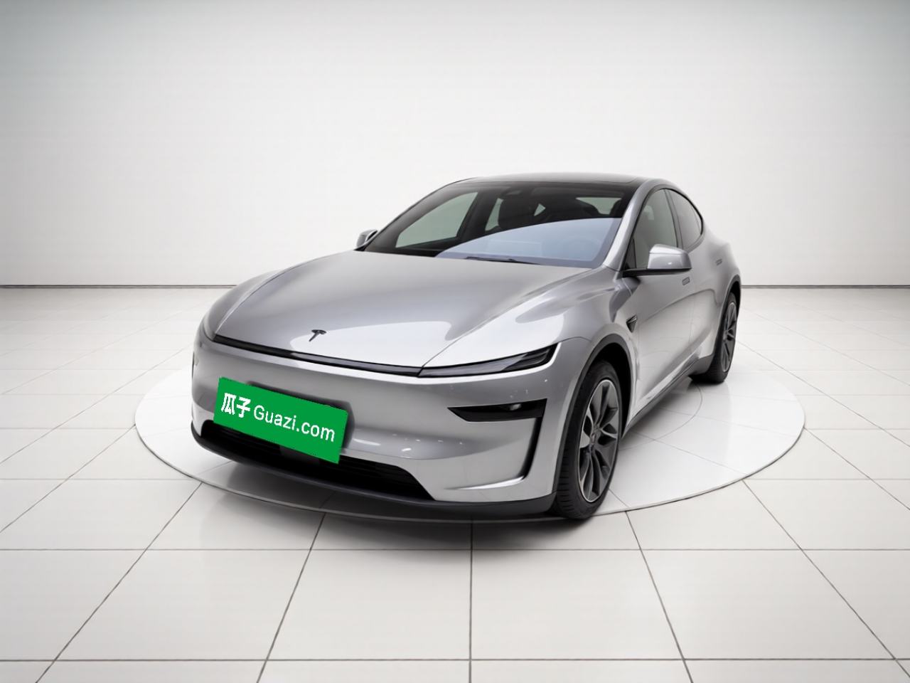Tesla Model Y L - фото 0