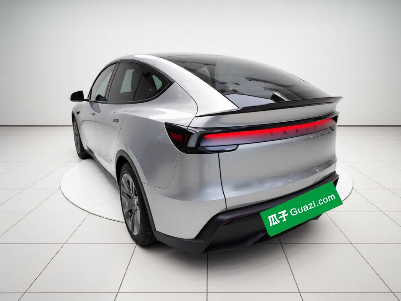 Tesla Model Y L - фото 3