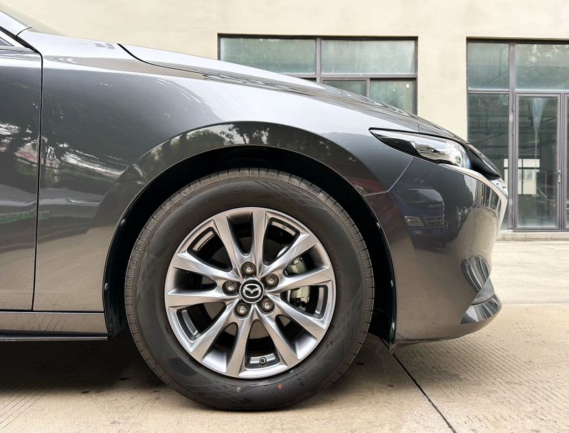 Mazda 3 - фото 1