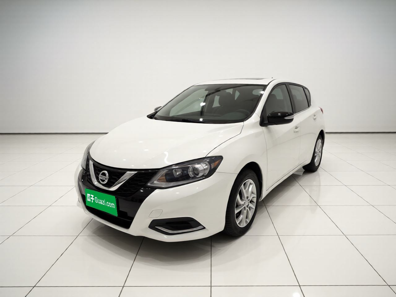 Nissan Tiida - фото 0