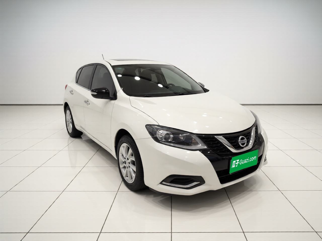 Nissan Tiida - фото 2