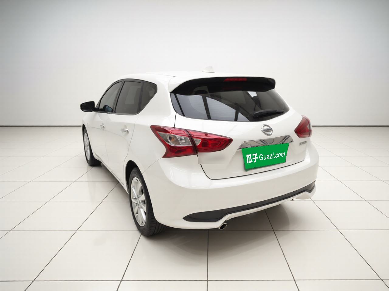 Nissan Tiida - фото 3