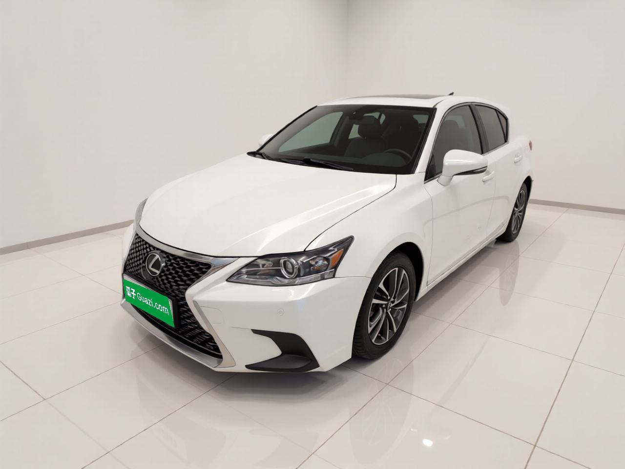 Lexus CT - фото 0