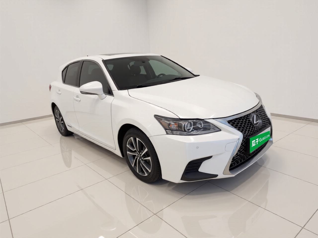 Lexus CT - фото 2