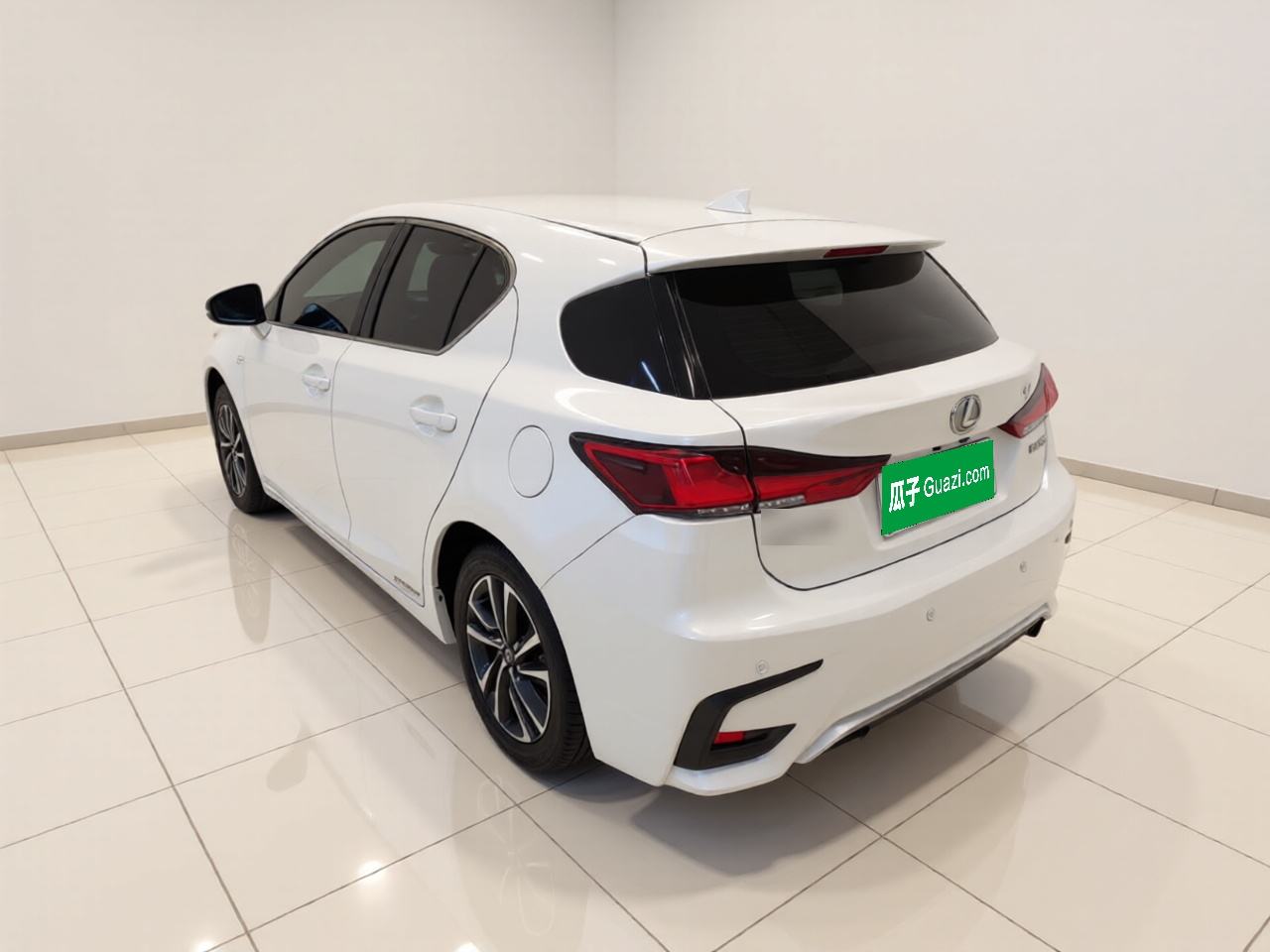 Lexus CT - фото 3