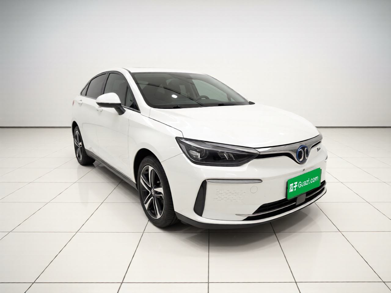 BAIC EU5 - фото 2