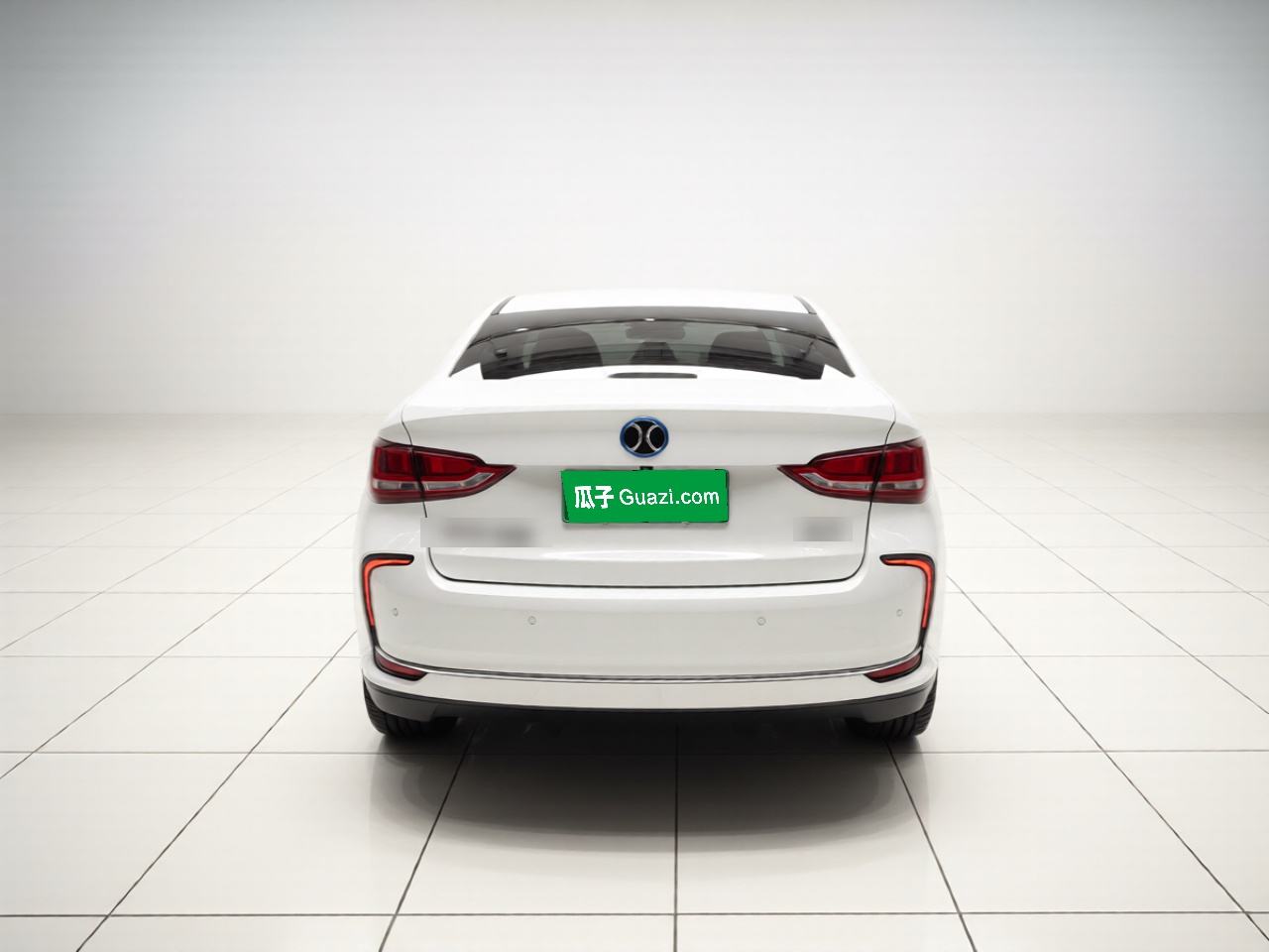 BAIC EU5 - фото 4