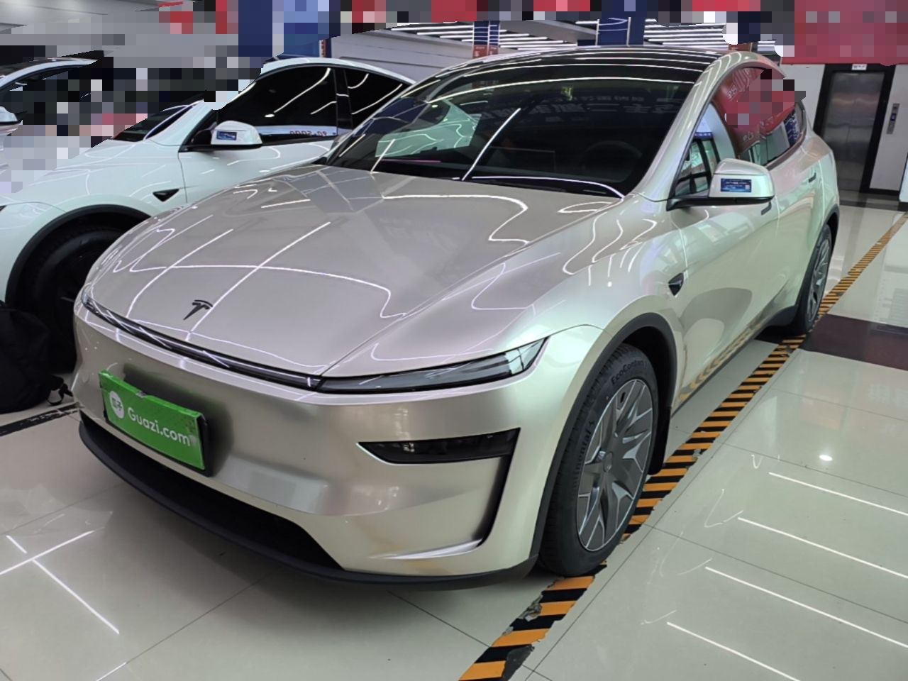 Tesla Model Y L - фото 0