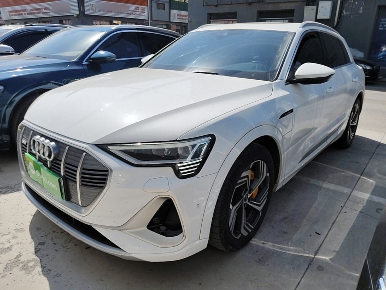 Audi e-tron - фото 0