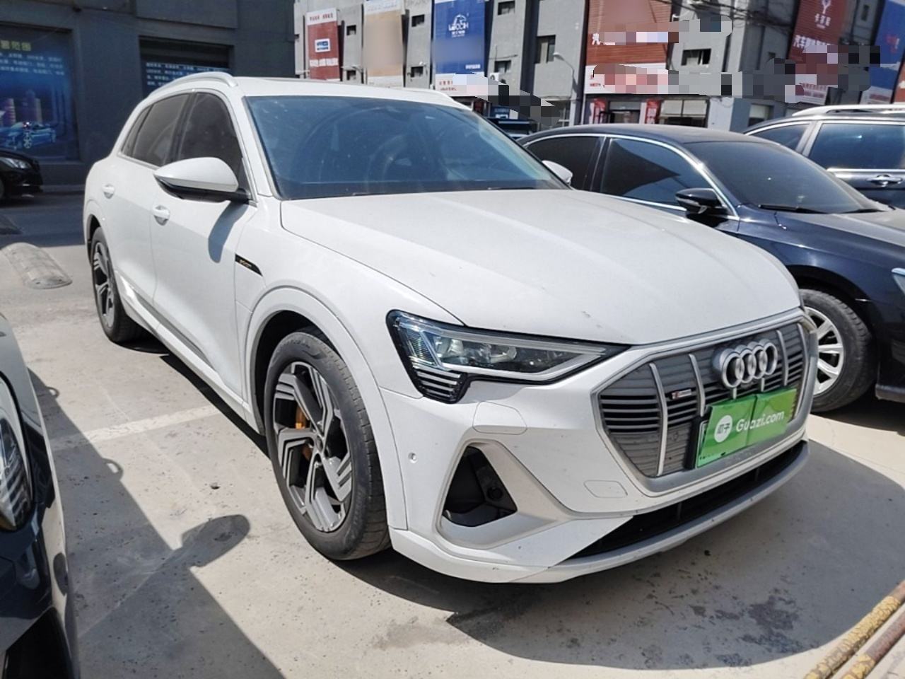 Audi e-tron - фото 2