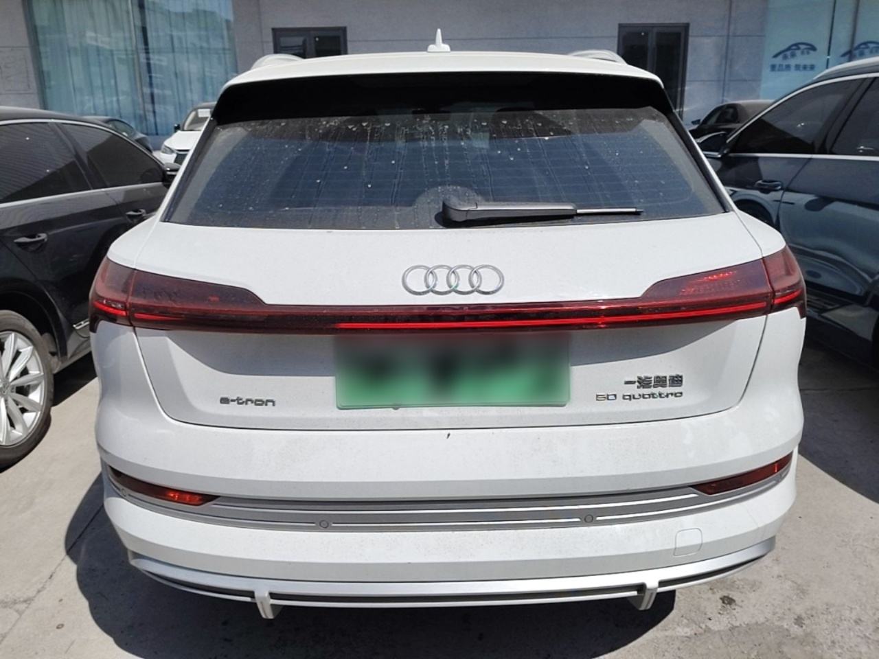 Audi e-tron - фото 4