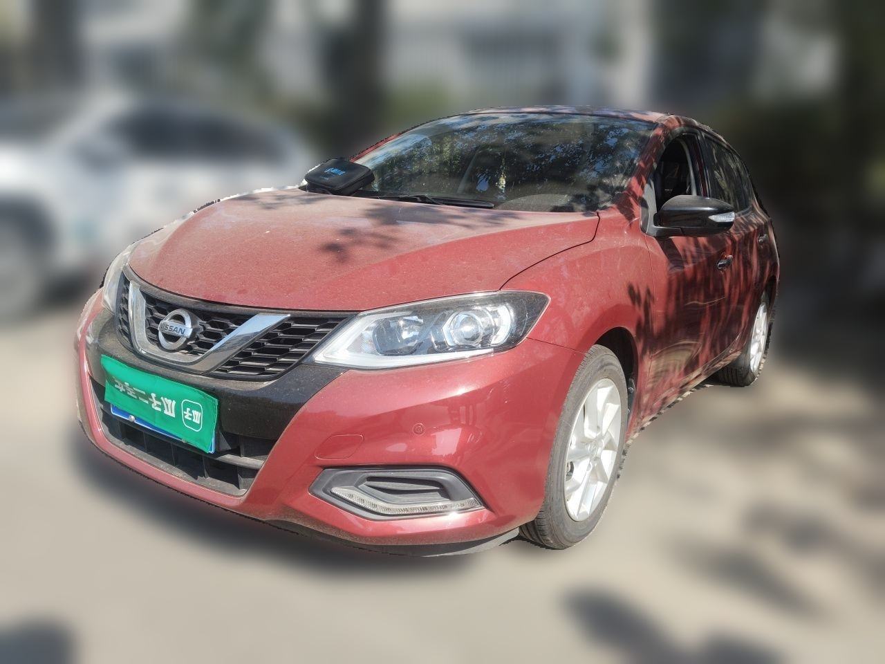 Nissan Tiida - фото 0