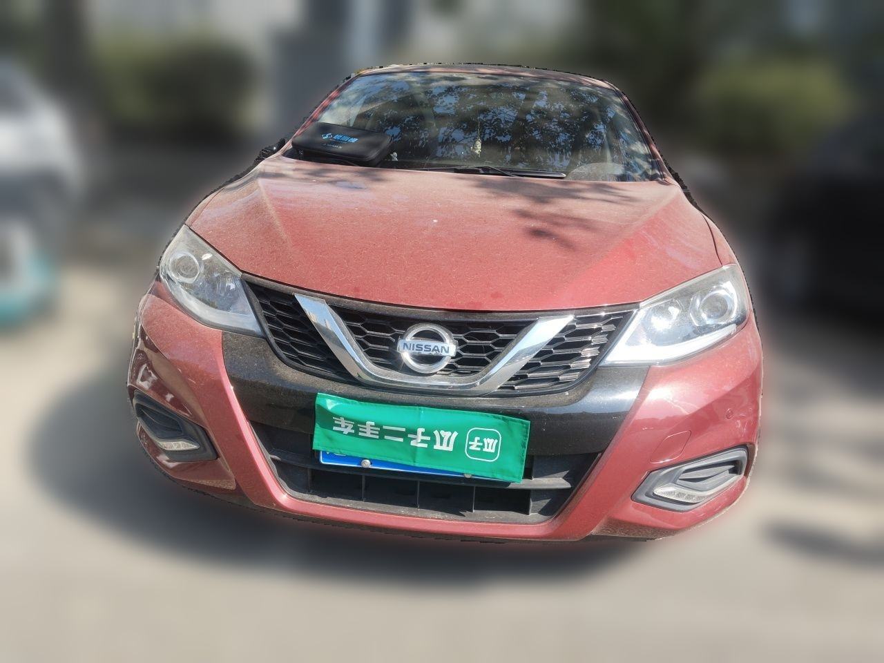 Nissan Tiida - фото 1