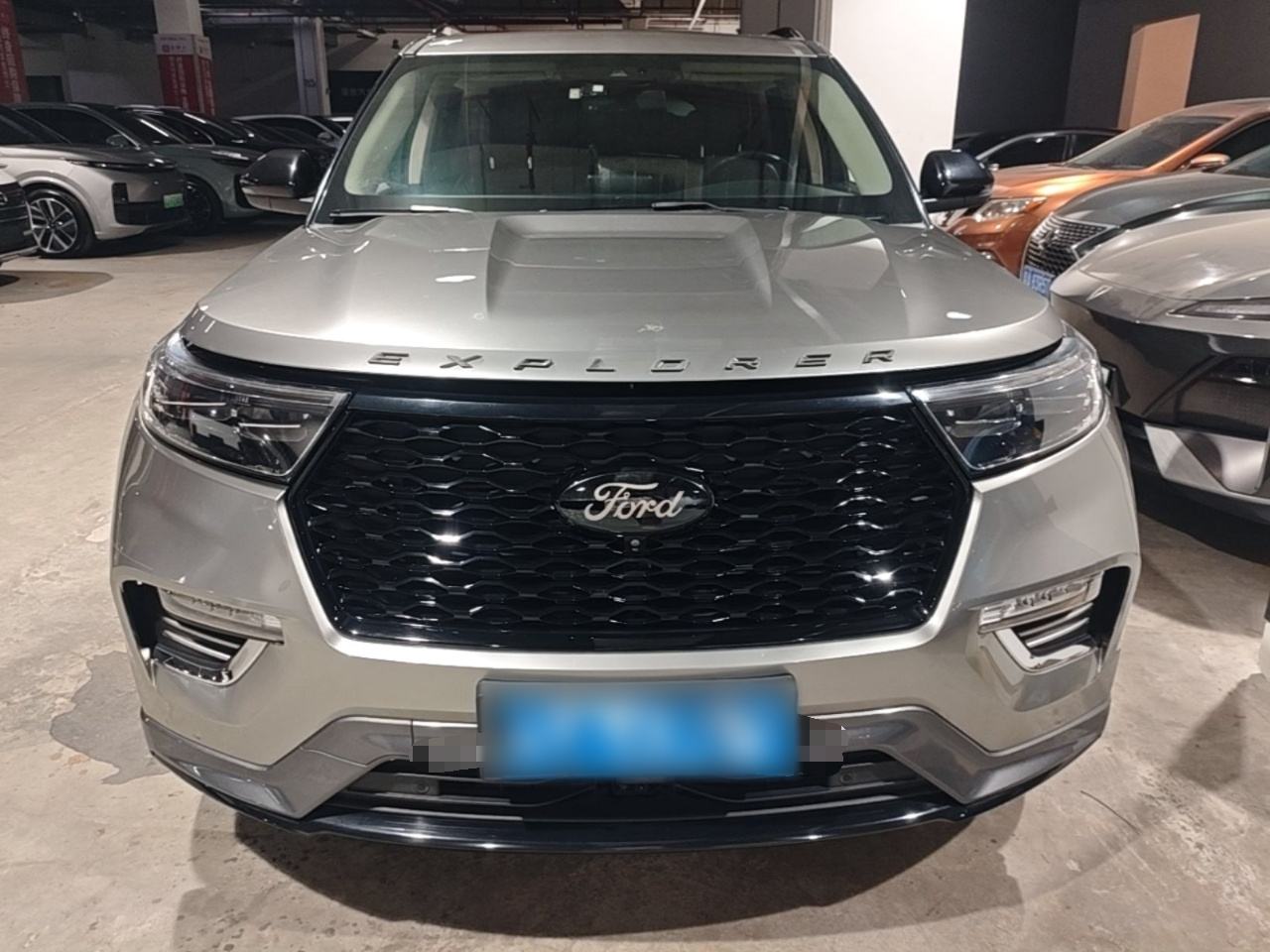 Ford Explorer - фото 1