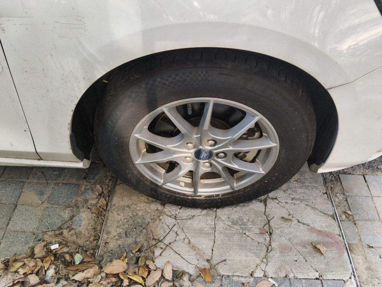 Ford Focus - фото 4