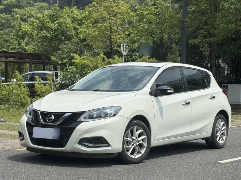 Nissan Tiida - фото 0