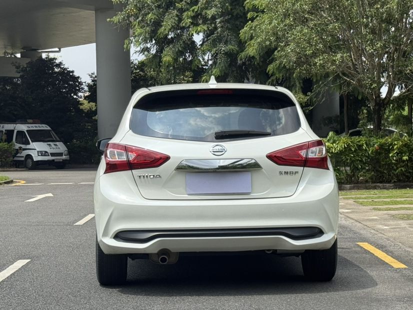 Nissan Tiida - фото 4
